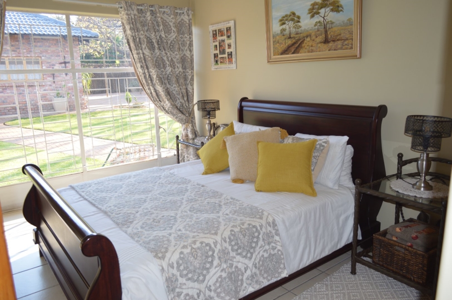 6 Bedroom Property for Sale in Flamwood North West